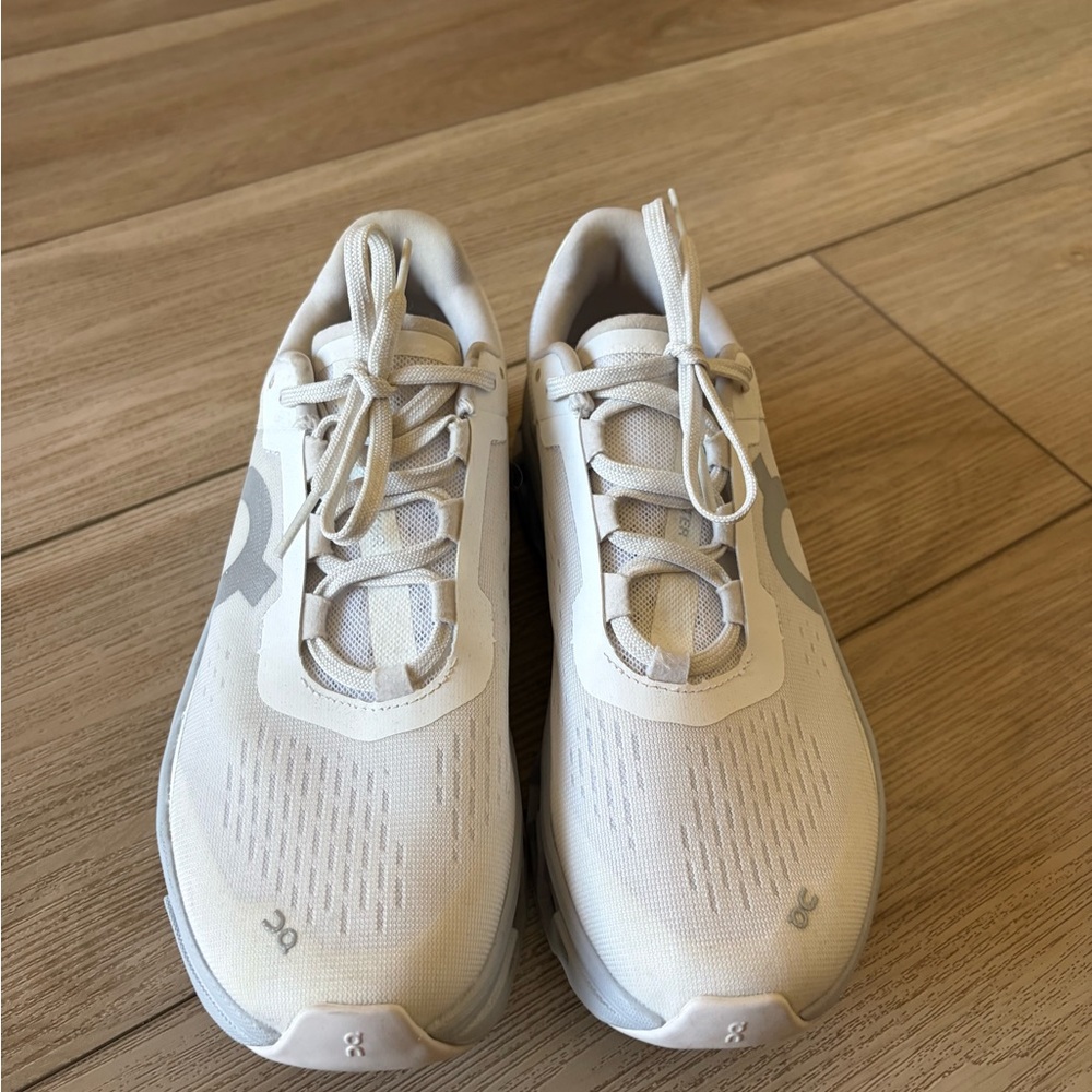 On Women's Cloud 5 Athletic Shoes - Off-White - Picture 3 of 3